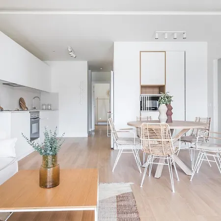 Home2book Panoramic Views & Stylish Design * 아게이크