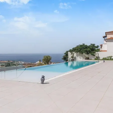 Apartment Home2book Panoramic Views & Stylish Design